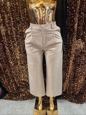 ALO Yoga Pleated High-Rise Cropped Pants in Light Taupe